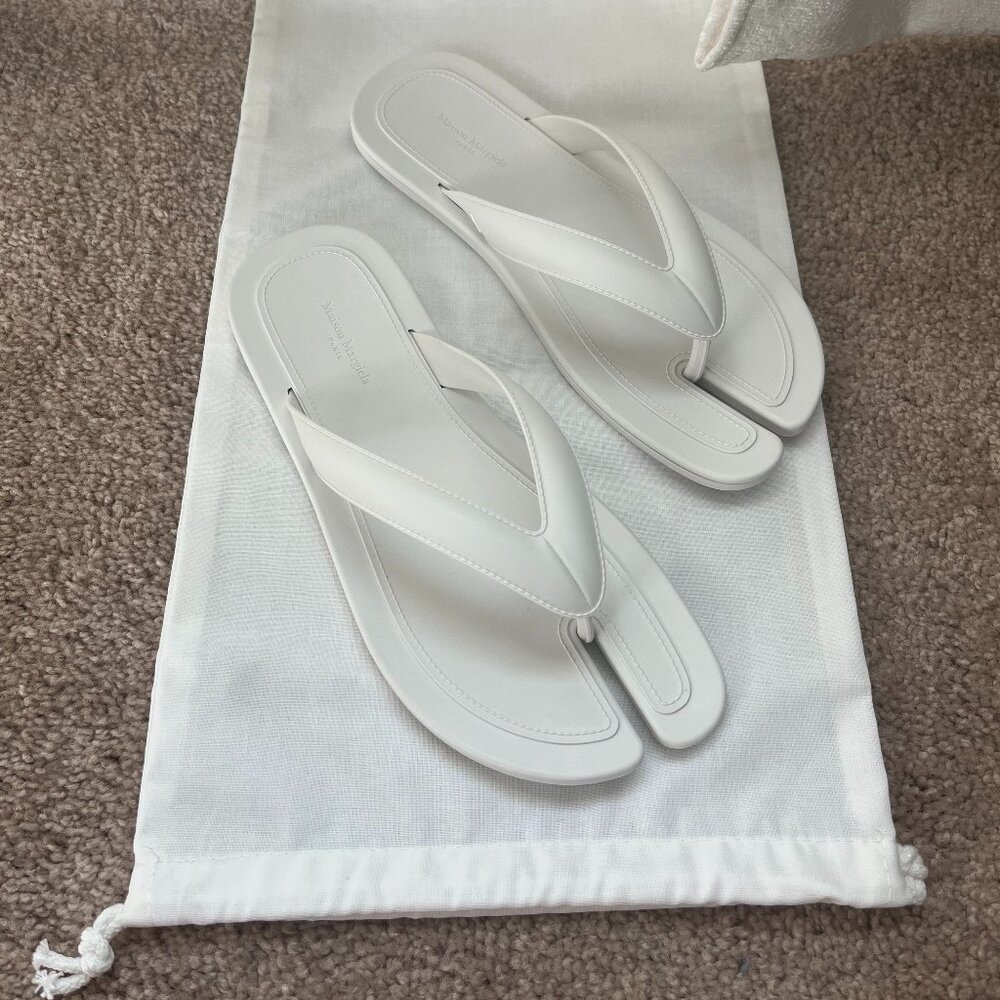 Maison Margiela Tabi flip flops